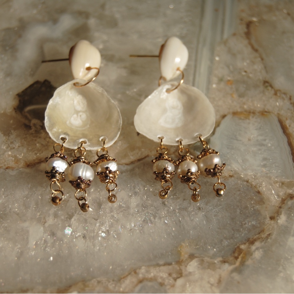 Shell & Pearl Earrings - Picture 2 of 4